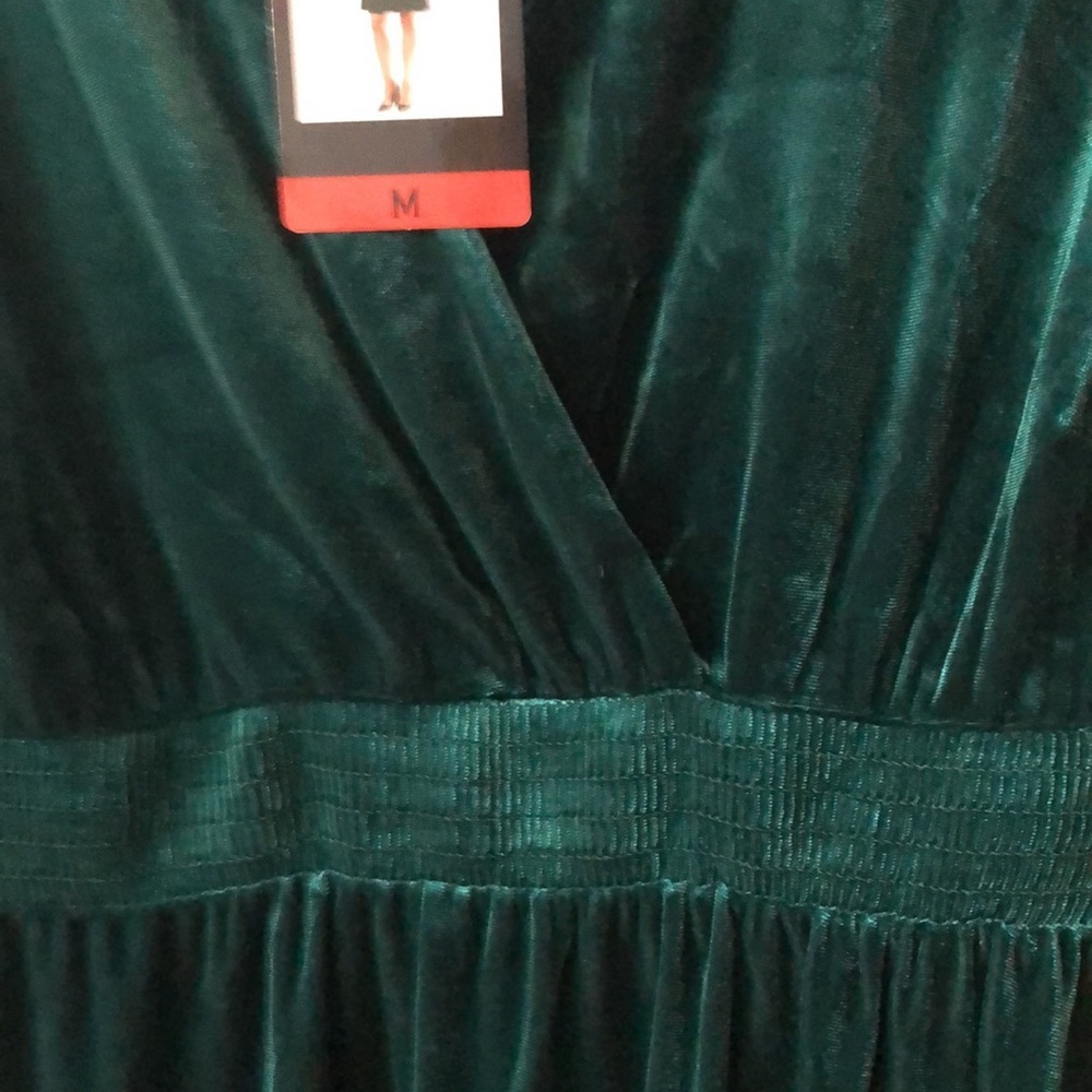 Briggs Long Sleeve Green Velvet V-Neck Midi Dress - Picture 5 of 7
